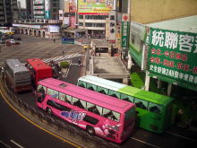 �h��ȐF�̃o�X