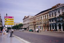 �G���E�J�s�g���I�̑O�̒ʂ�E�E�E�܂������s���΍���ɃK���V�A�E�����J���ꂪ