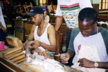 �H��œ����l�X�B�Ȃ񂩊y�������Ƀm���r���d�������Ă�񂾂��