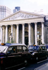 金融の中枢"王立取引所"(Royal Exchange)