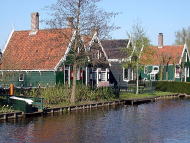 ���ۂɐl���Z��ł���