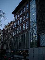 �A���l�E�t�����N�̉ƁE�E�E21���܂ŃI�[�v�����Ă���̂ŕ֗��I