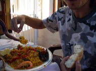 �Z�o�X���H�ׂĂ����p�G���A