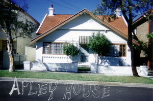 �A�v���[�n�E�X�O��