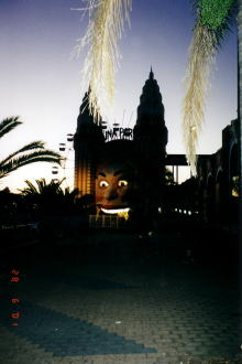 ��͂�����ƕs�C���ȃ��i�E�p�[�N